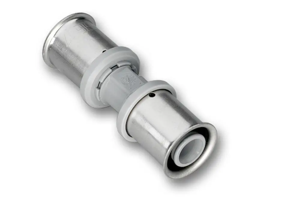 Kupplung von Roth mit einem metallischen Gehäuse und weißen Kunststoffelementen, die für die Verbindung von Heizungs- oder Kühlleitungen verwendet wird.